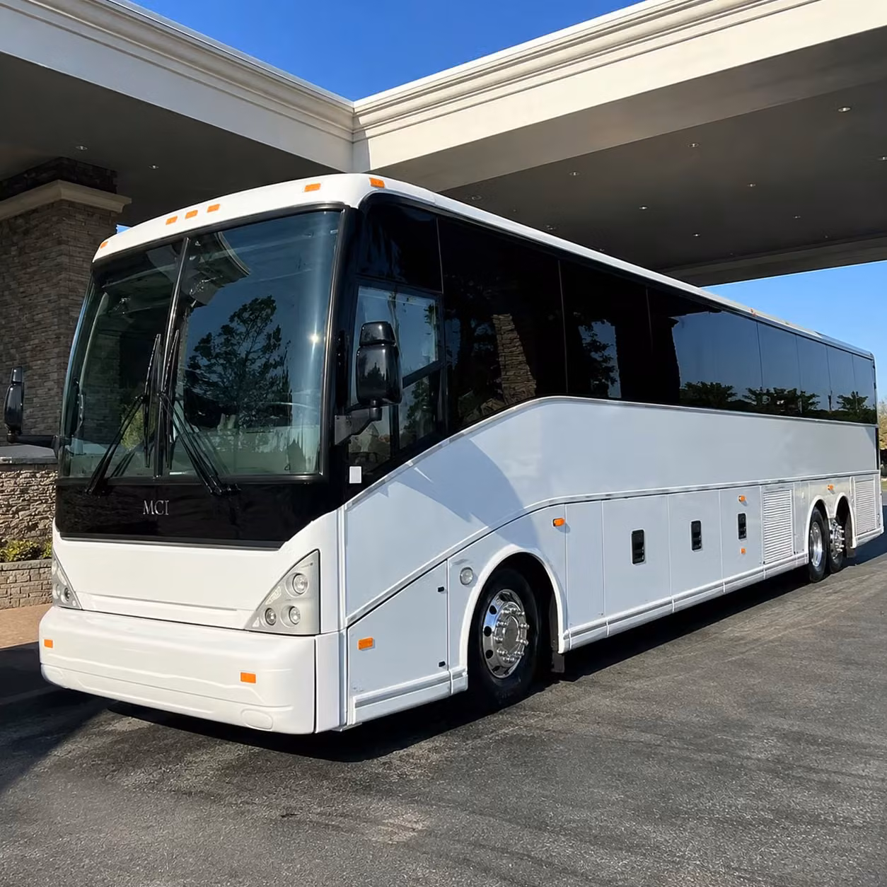 corporate and convention airport shuttles for grand rapids business groups