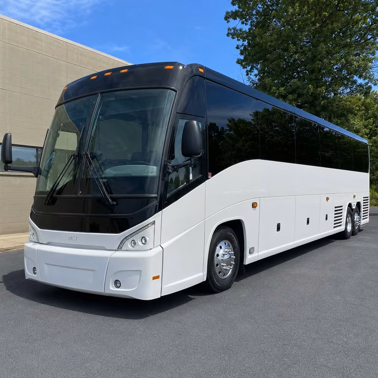 long distance charter bus rentals from grand rapids to chicago detroit and beyond