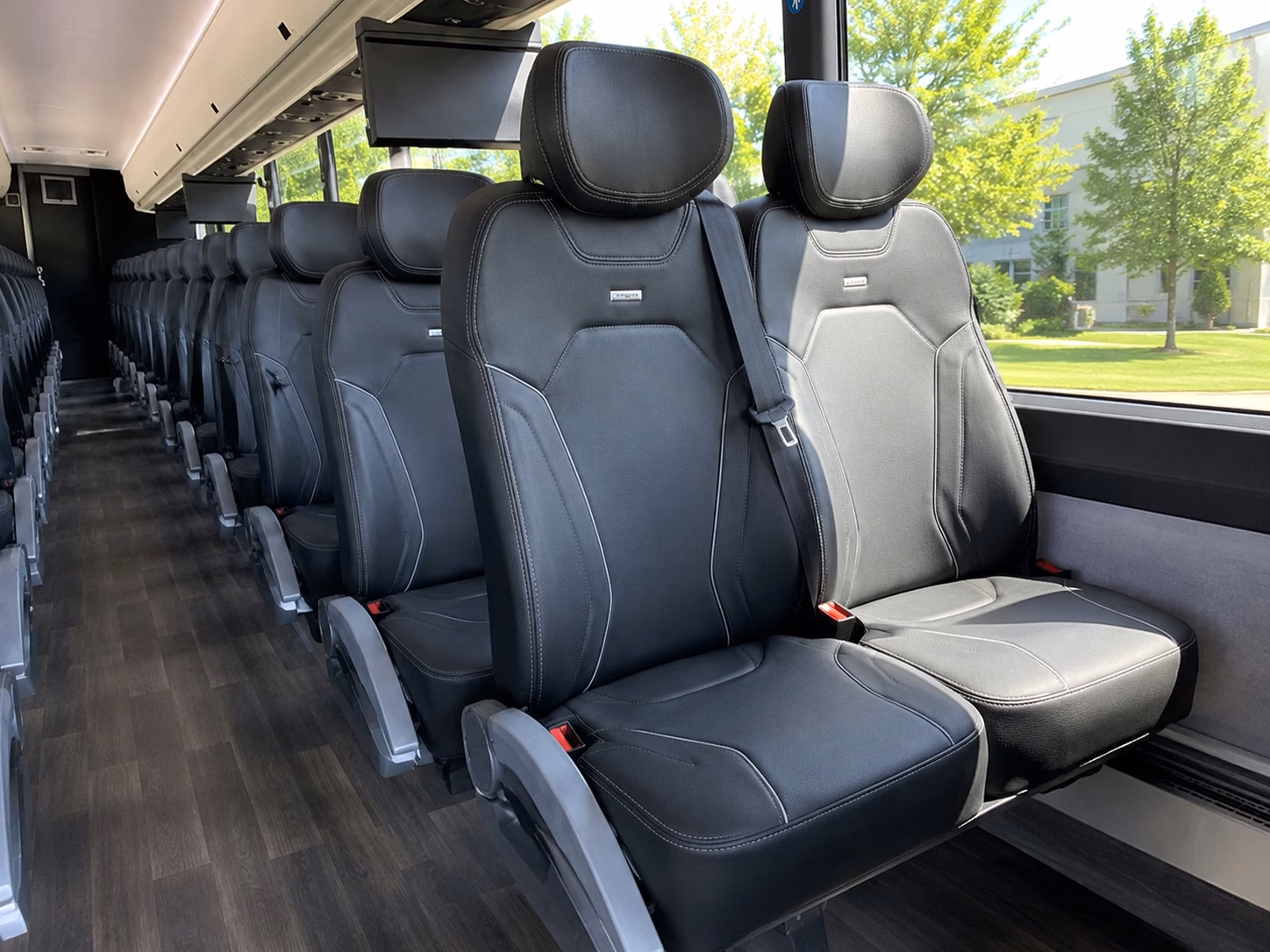 shuttle your wedding guests between grand rapids hotels and your venue without the headache